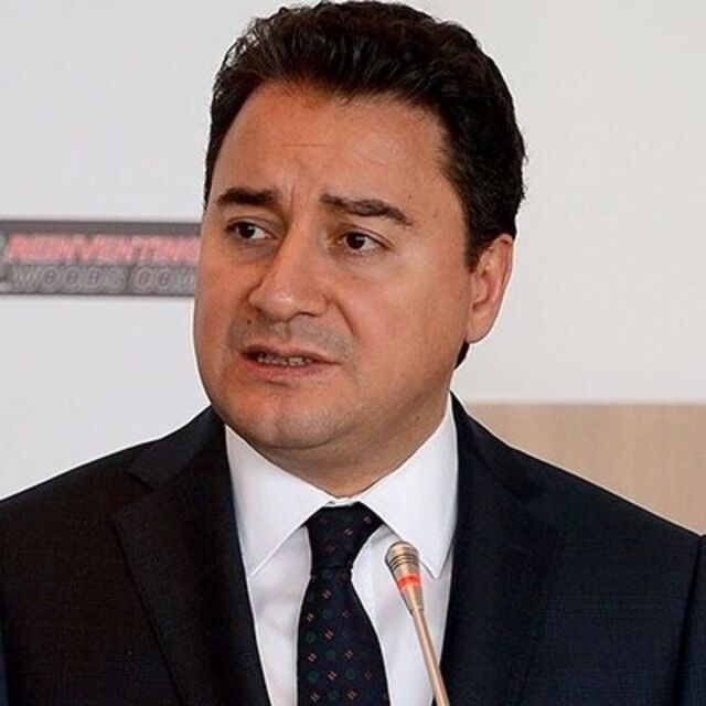 Babacan: Los Angeles'da her şey dökülüyor