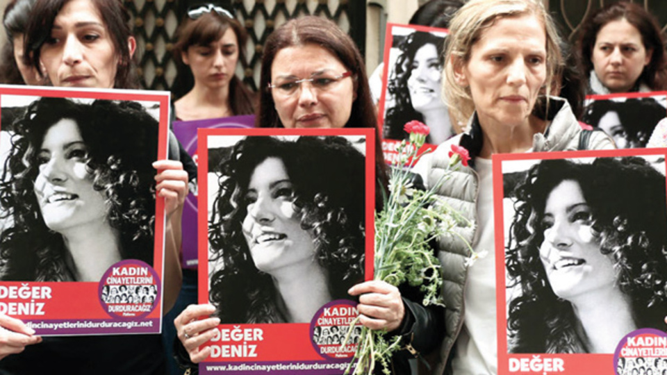 Değer kedilere çiçeklere düşkündü