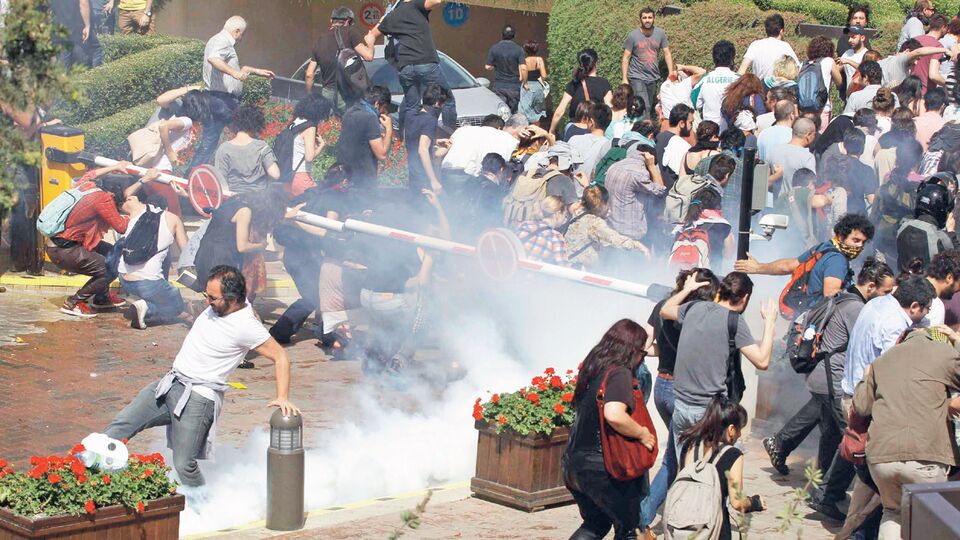 'Barışçıl, izne gerek yok'