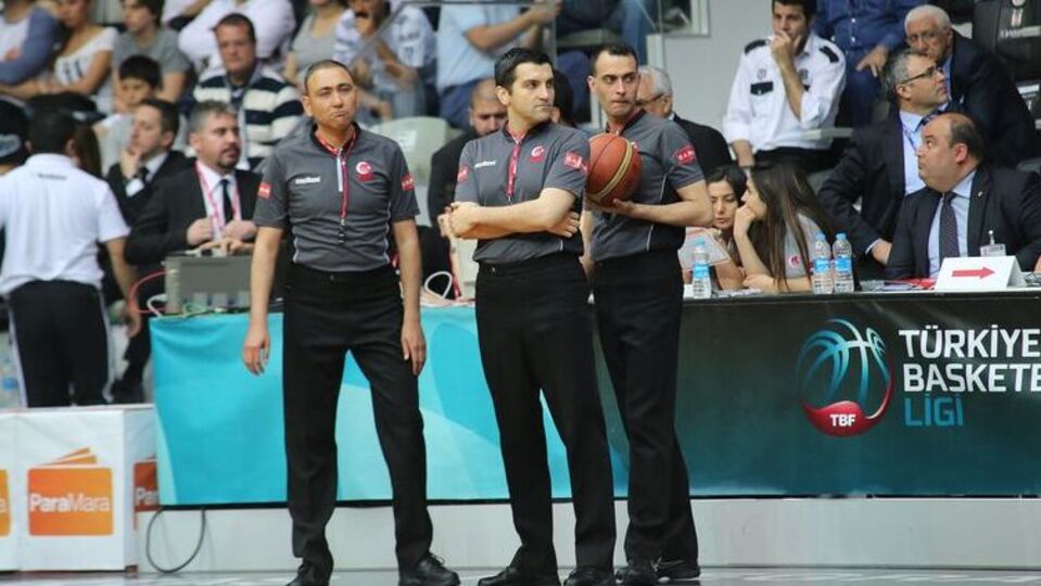 Hakem maçı terk etti mi?