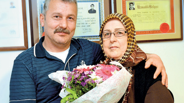 Annesine böbreğini hediye etti