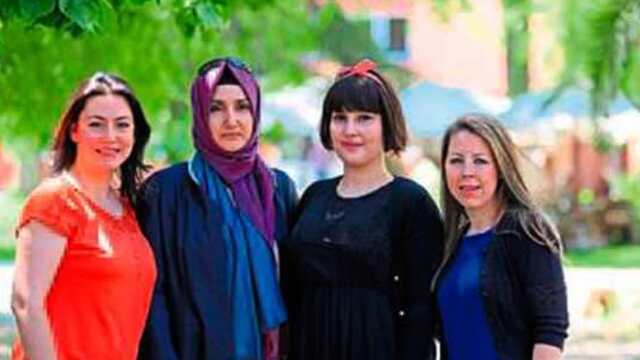 Onun bir sürü 'süt' annesi var