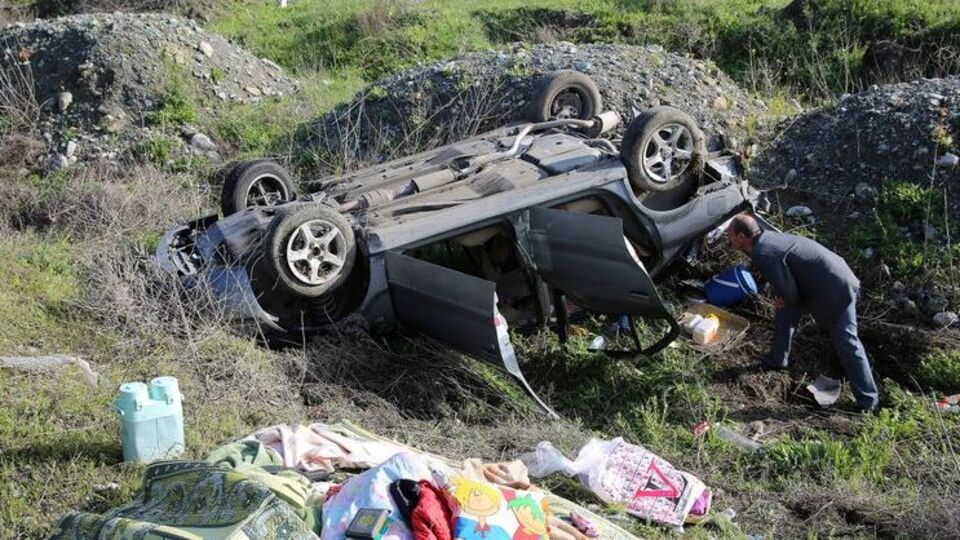 Erzincan'da otomobil devrildi: 3 İranlı yaralı