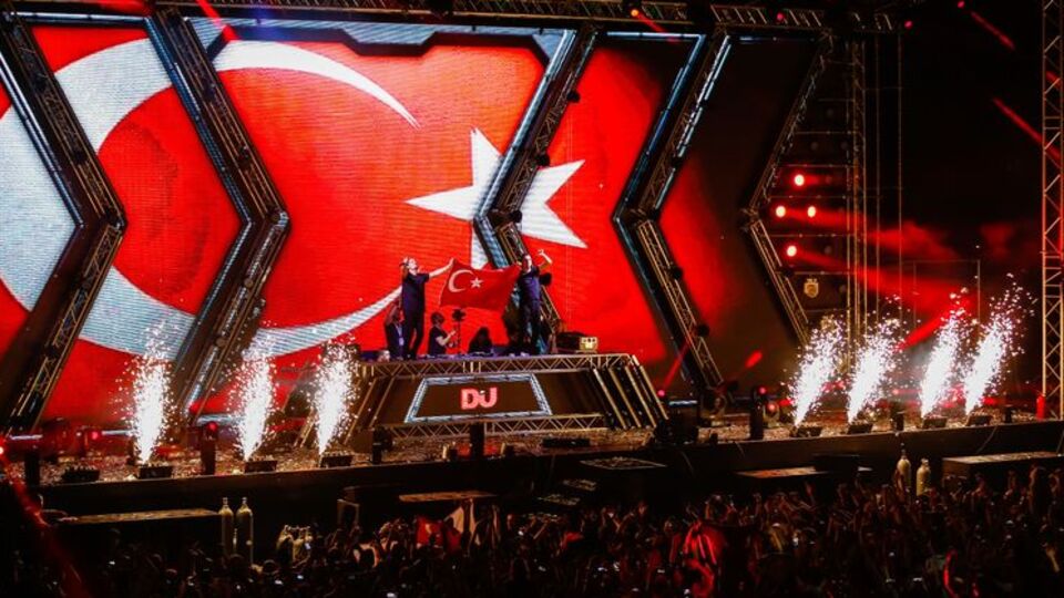 Dünyaca ünlü DJ'ler Istanbul'u salladı
