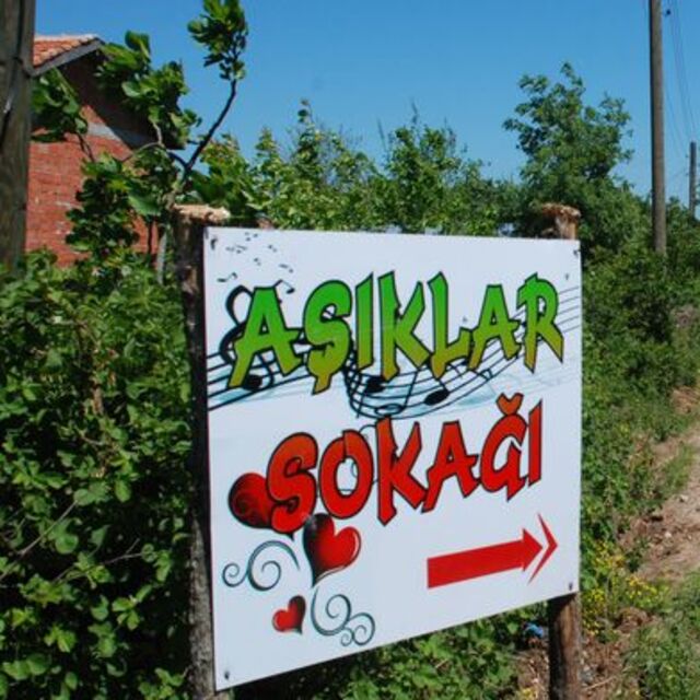 Eş arayanlar bu sokakta buluştu