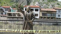 Selfie çeken şehzade heykeline ikinci saldırı
