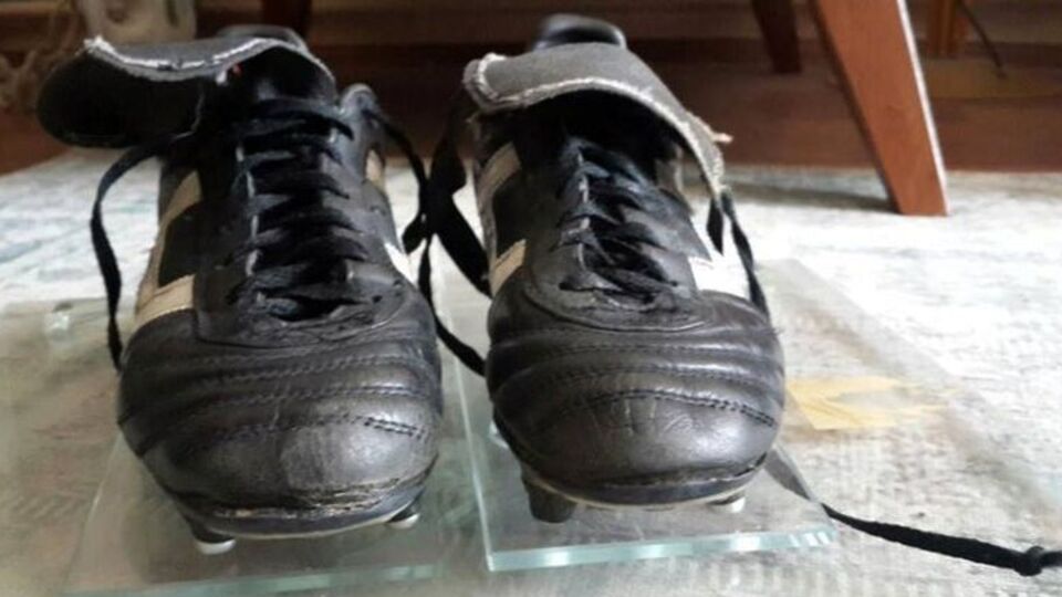 Hagi'nin kramponu satışa çıkarıldı