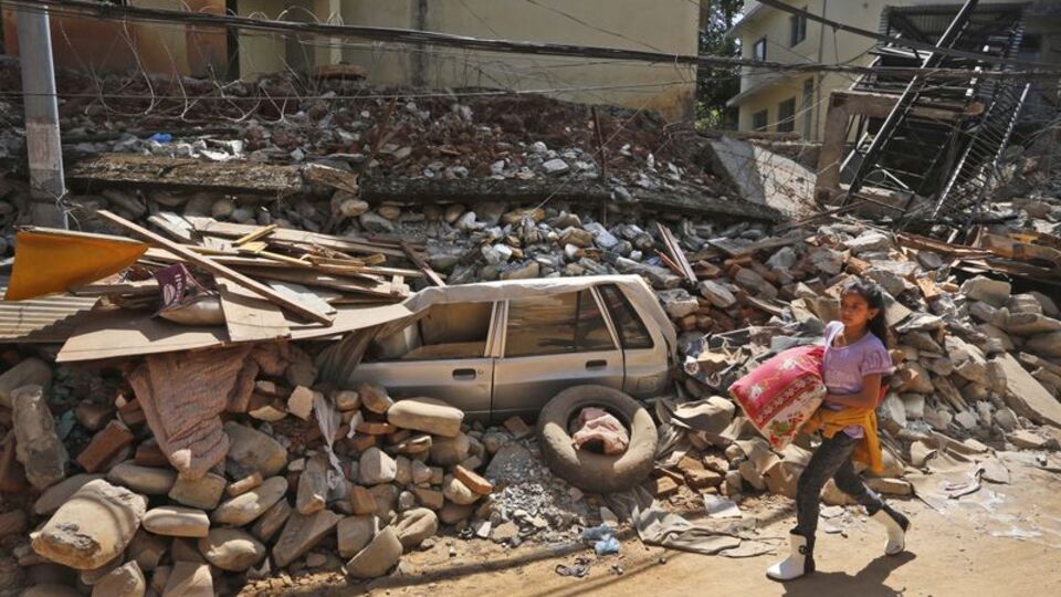 Nepal'de yeni deprem!