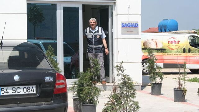 İşadamları derneğine polis baskını