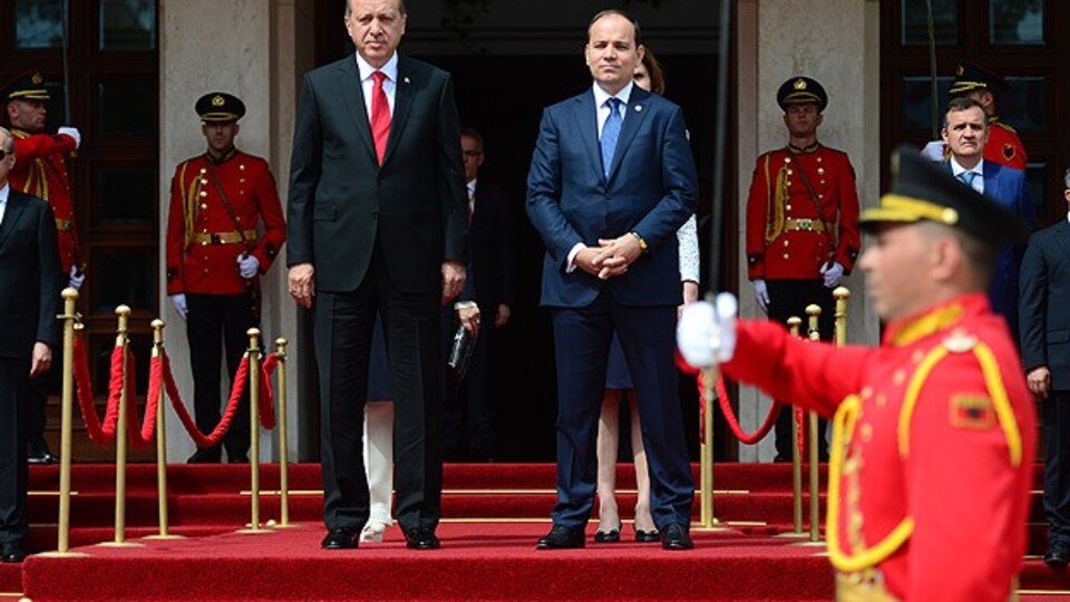 Erdoğan Arnavutluk'ta resmi törenle karşılandı