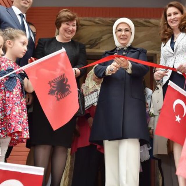 Emine Erdoğan Tiran'da kreş açılışına katıldı