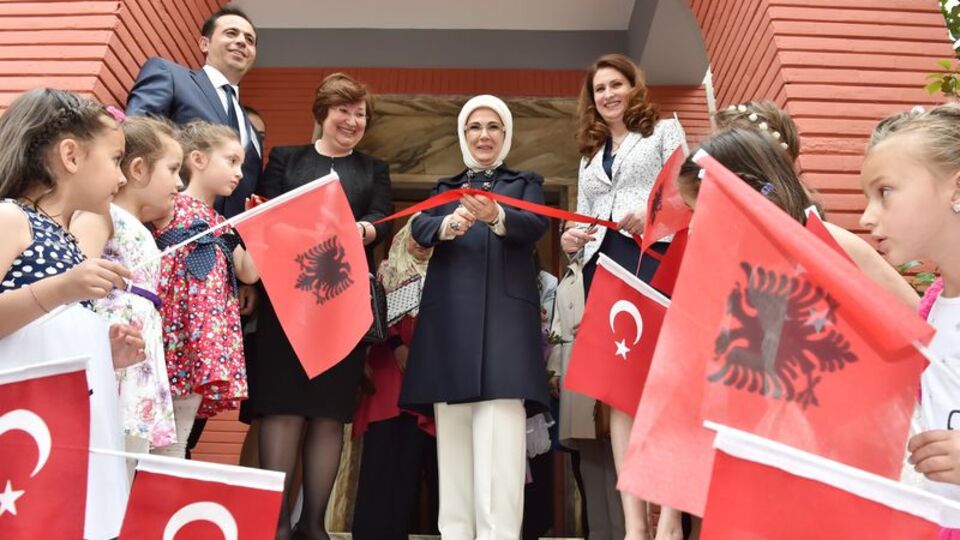 Emine Erdoğan Tiran'da kreş açılışına katıldı
