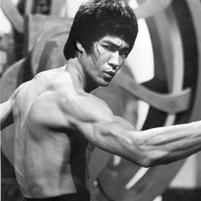 23 bin kadına Bruce Lee taktiği