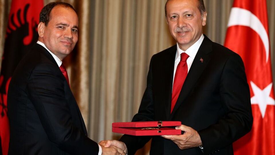 Cumhurbaşkanı Erdoğan'a Ulusal Bayrak Nişanı