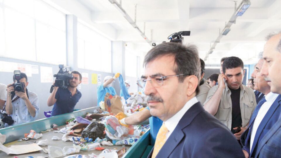 Güllüce önce açılışa sonra yıkıma katıldı