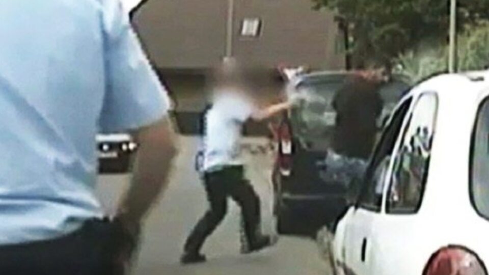 Alman polisi bir Türk'ü böyle darp etti