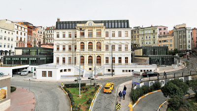 158 yıllık geçmişi olan Beyoğlu Belediye binası yenilendi