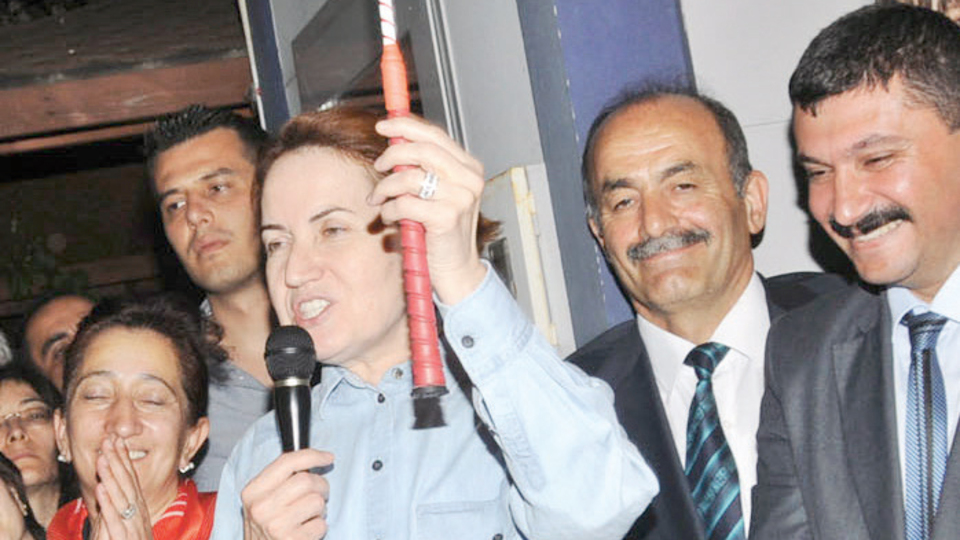 Meral Akşener'den kırbaçlı yanıt