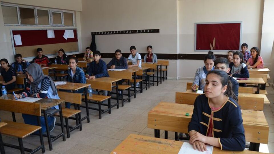 TEOG mazeret sınavının ilk oturumu yapıldı