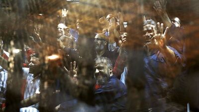 Seçilmiş lider Mursi'ye idam