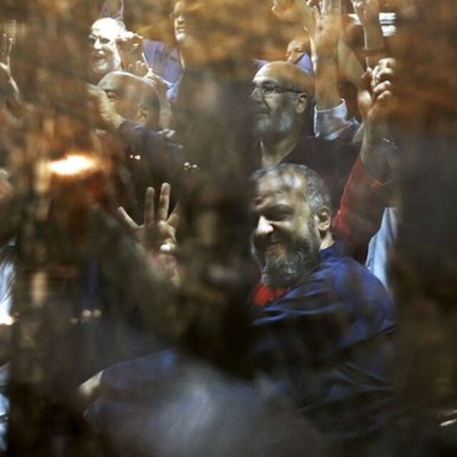 Seçilmiş lider Mursi'ye idam