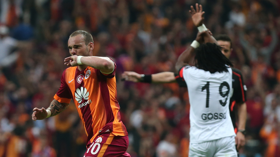 Sneijder atar, Aslan kazanır