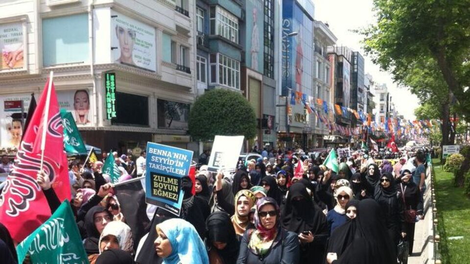 Mursi'nin idam kararına Fatih'te protesto
