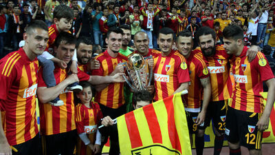 Şampiyon kupasını aldı