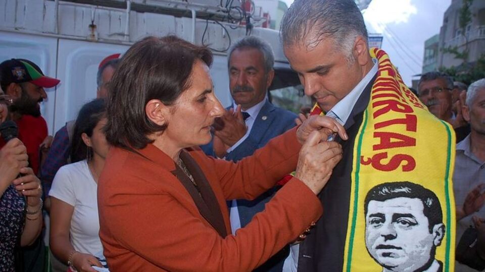 CHP'li eski il başkanı, beraberindeki 200 kişiyle HDP'ye geçti