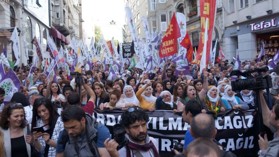 Taksim'de, HDP saldırısına tepki yürüyüşü