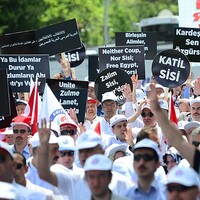 Mursi'ye verilen idam kararı protesto ediliyor