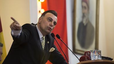 "Liseli-Lisesiz diyen bölücüdür"