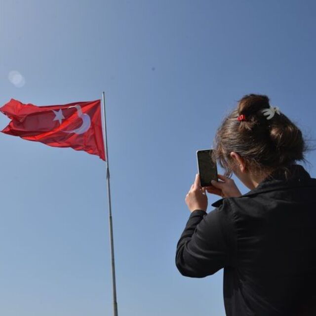 Şehit savcı Kiraz anısına dev Türk bayrağı