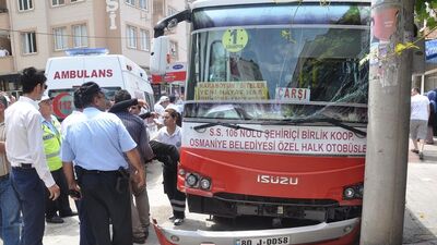 Halk otobüsü ile otomobil çarpıştı