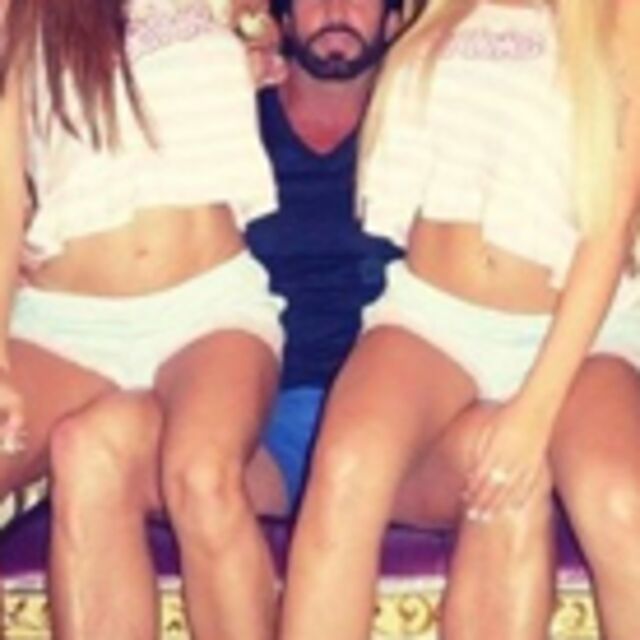 Ünlü playboy evli ve çocuklu çıktı