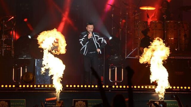 Tarkan İstanbul'u salladı