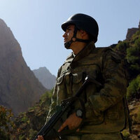 Kışlada şarj nöbeti!