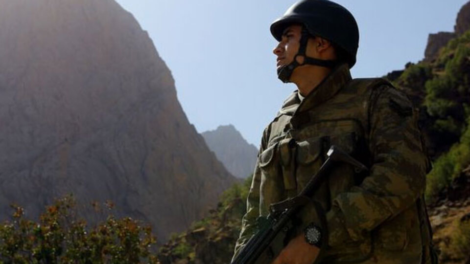 Kışlada şarj nöbeti!