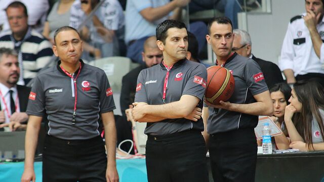 Olaylı maçın hakemi bırakıyor mu!