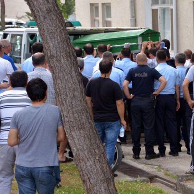 Komiser lojmanında intihar etti