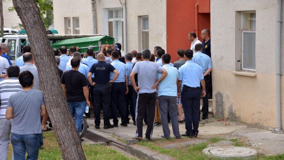 Komiser lojmanında intihar etti