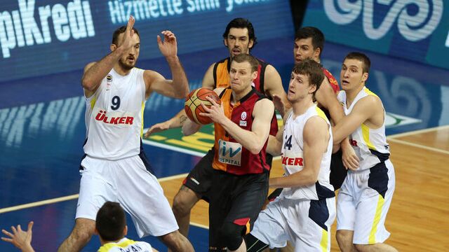 Fenerbahçe derbide farklı kazandı