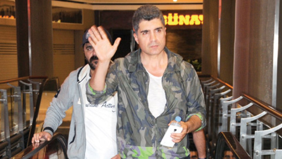 Özcan Deniz beğenmedi!