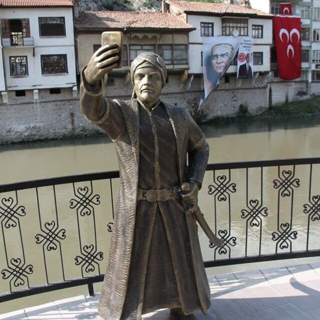 Ve geri döndü!