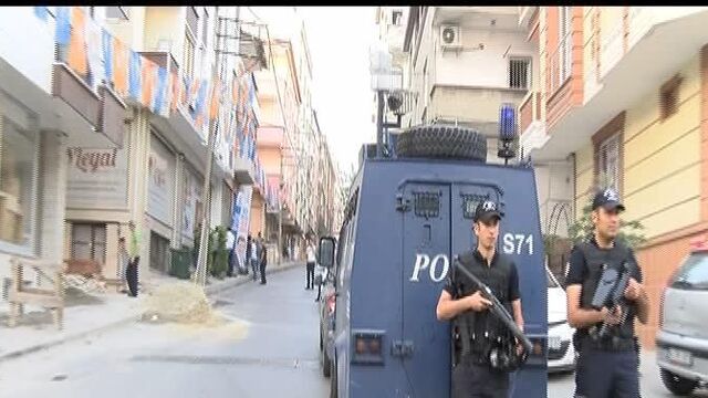 AK Parti Seçim İrtibat Bürosu'na taşlı saldırı