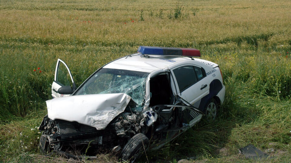 Trafik kazası geçiren polis şehit oldu