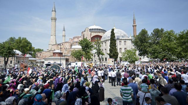 Ayasofya Meydanı'nda Mursi eylemi