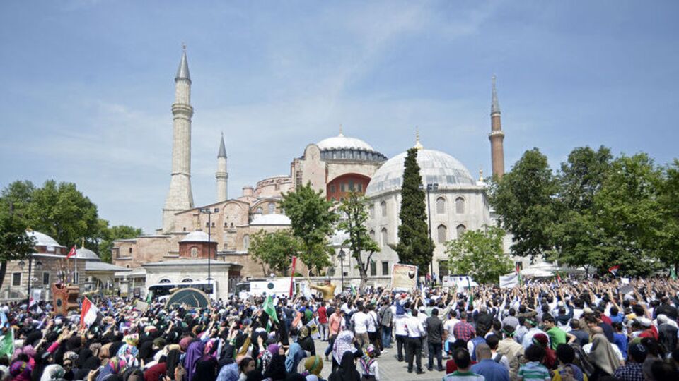 Ayasofya Meydanı'nda Mursi eylemi