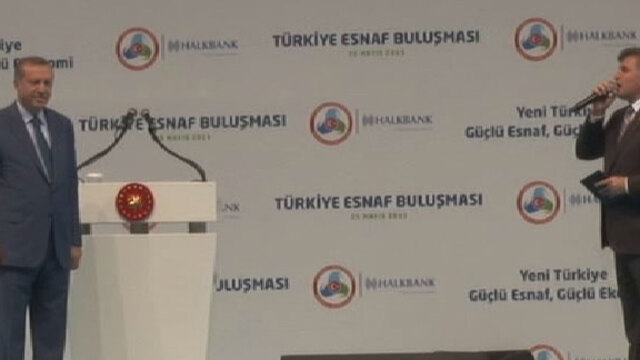 Cumhurbaşkanı Erdoğan anonsçusunu üç kere düzeltti