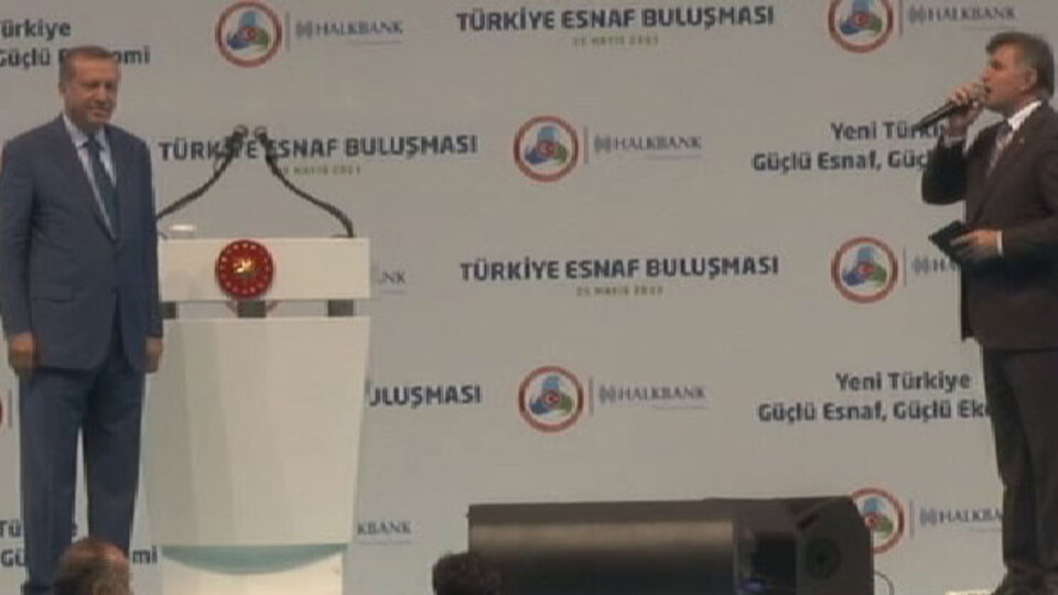 Cumhurbaşkanı Erdoğan anonsçusunu üç kere düzeltti